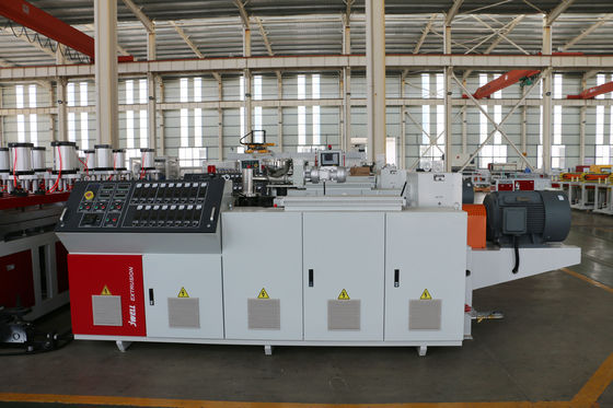Dây chuyền đùn tấm PVC WPC 1220MM Vít đôi 550kg / H