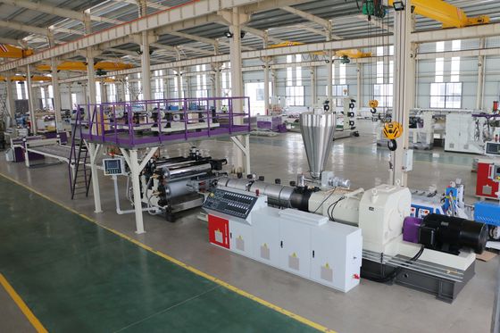 Dây chuyền đùn tấm sàn SPC